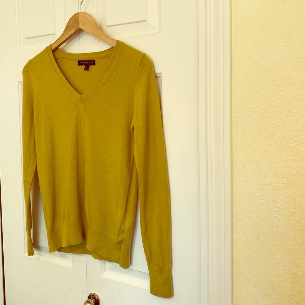 Banana Republic Pistachio Green V Neck Sweater